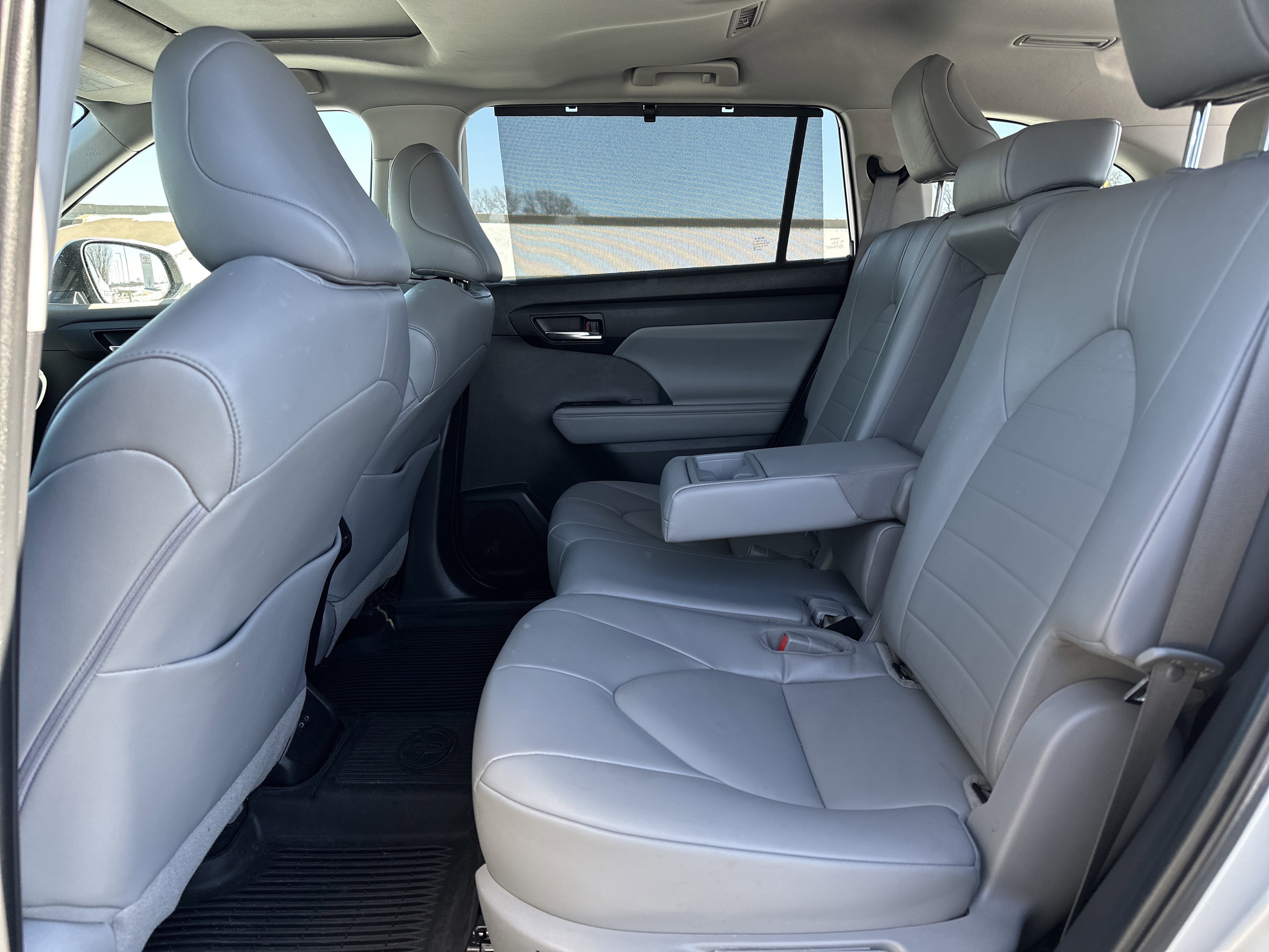 Used 2022 Toyota Highlander XLE image 30