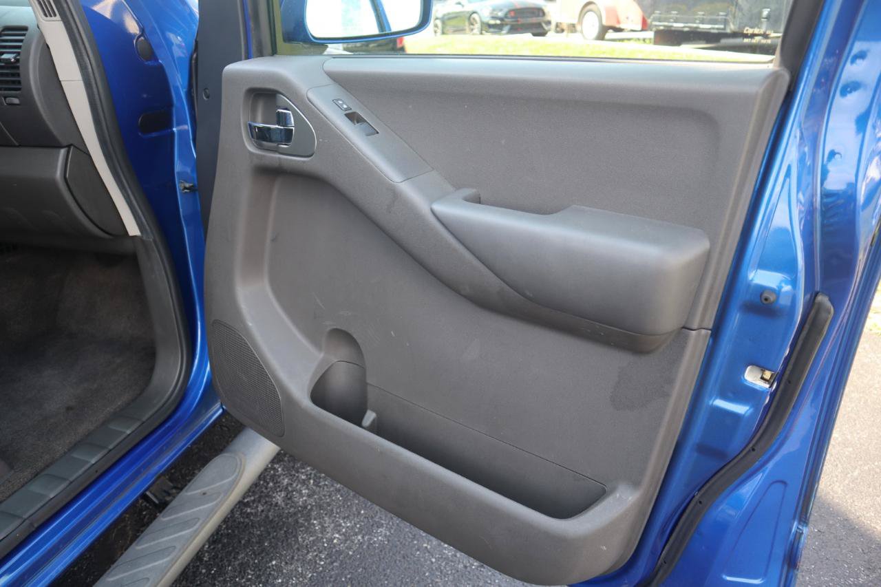 Used 2013 Nissan Frontier PRO-4X AWD/4WD image 42