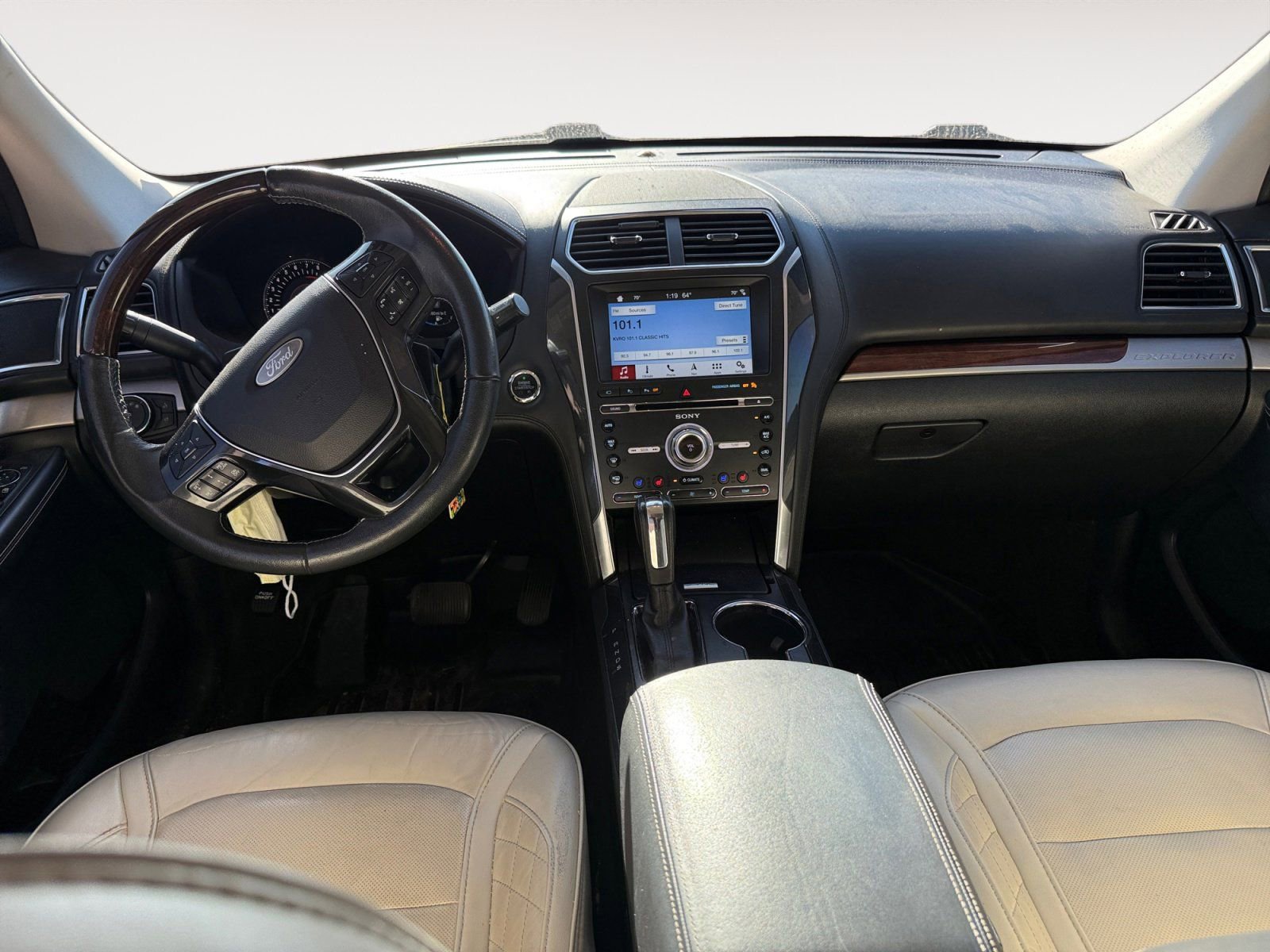 Used 2017 Ford Explorer Platinum image 10