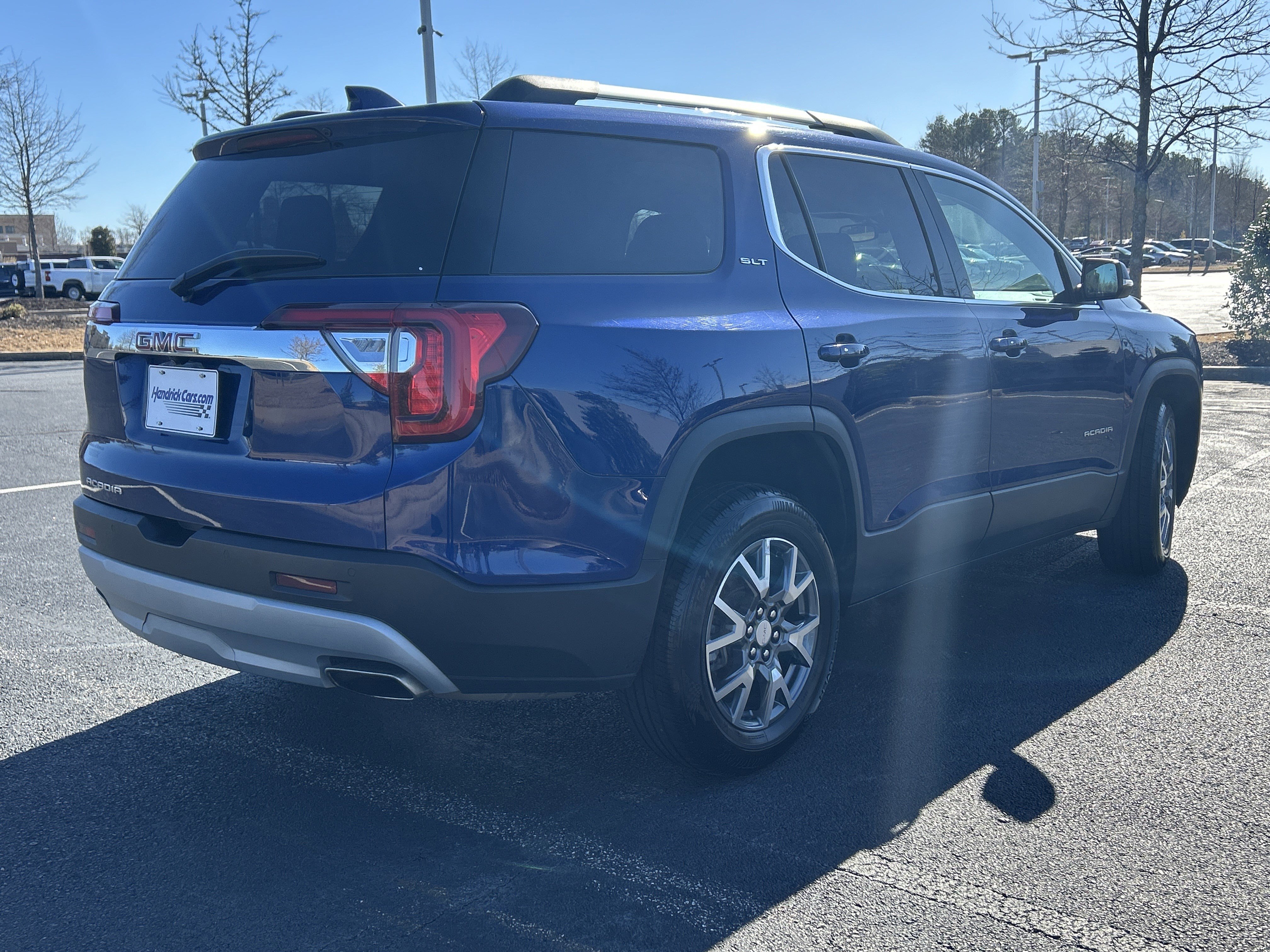 Used 2023 GMC Acadia SLT image 3