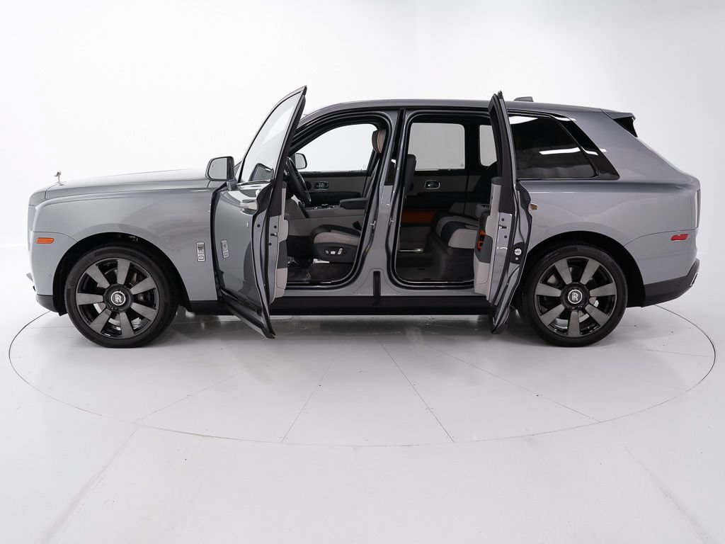 Certified 2023 Rolls-Royce Cullinan w/ Dark Exterior Package AWD/4WD image 9