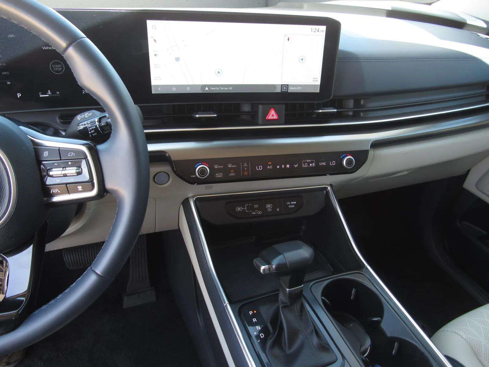Used 2025 Kia Carnival SX w/ SX Dark Edition Package FWD image 19