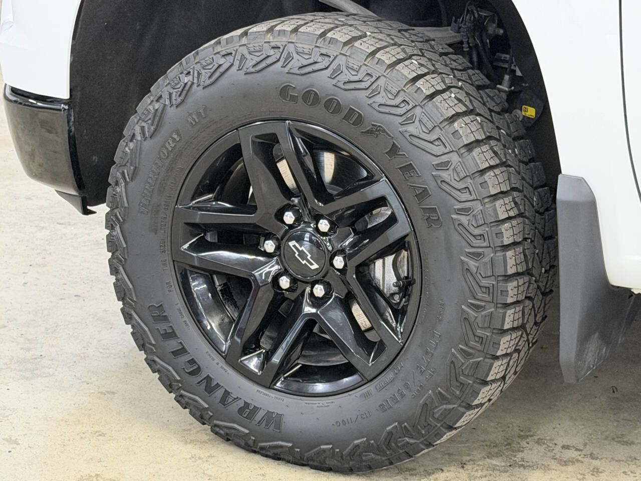 Used 2023 Chevrolet Silverado 1500 Custom Trail Boss w/ LPO, Dark Essentials Package AWD/4WD image 16