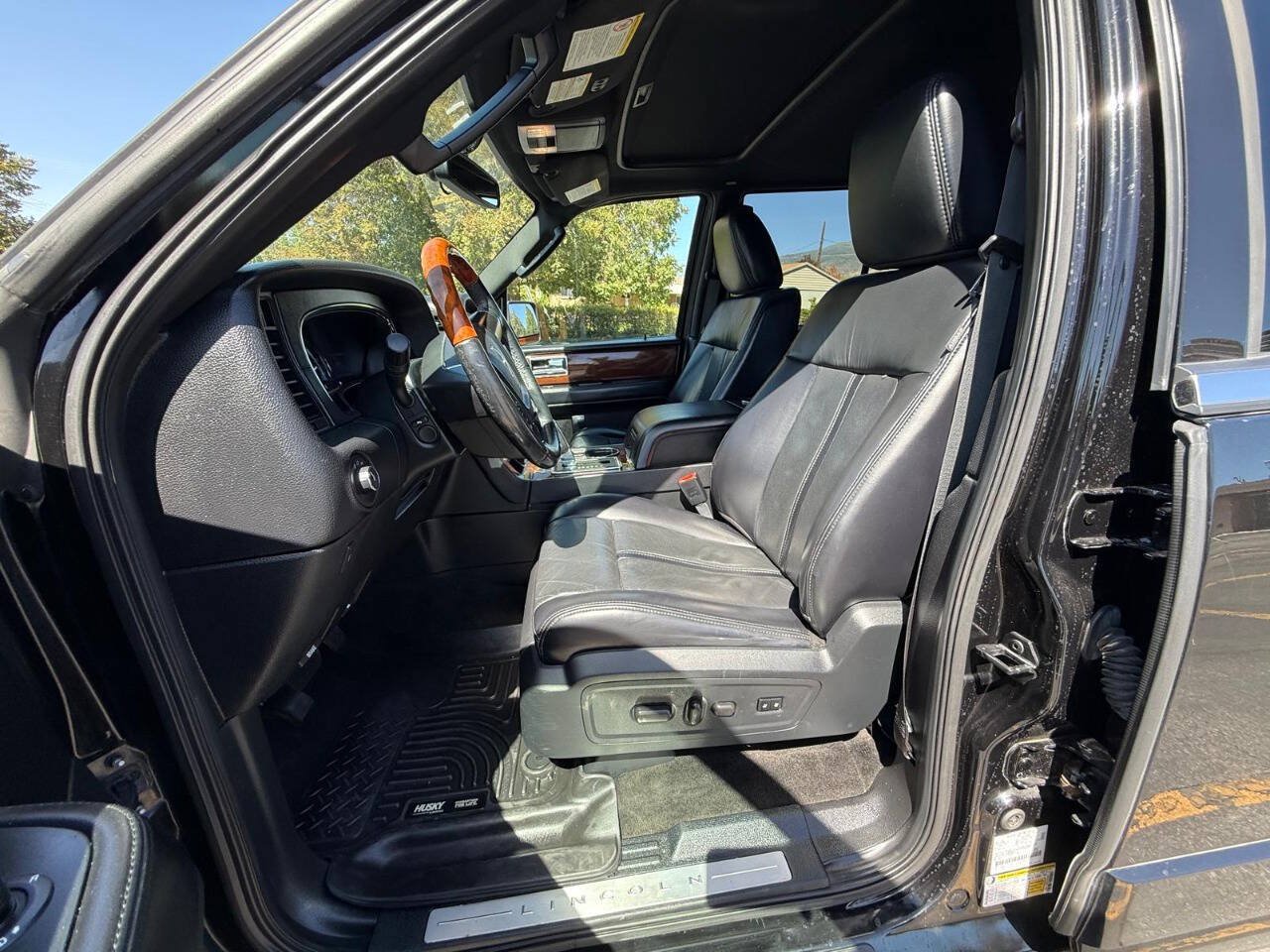 Used 2017 Lincoln Navigator L Select AWD/4WD image 10