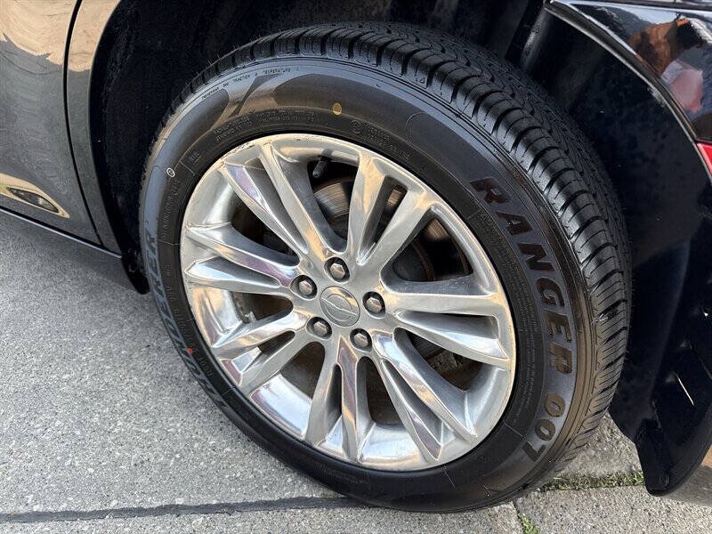 Used 2015 Chrysler 300 C RWD image 3