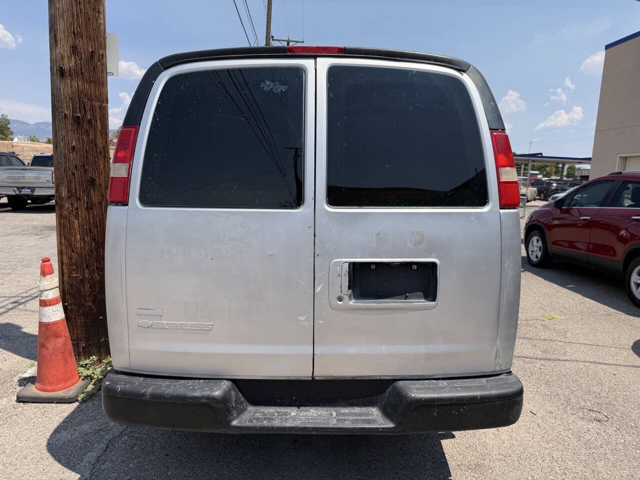Used 2010 Chevrolet Express 1500 RWD image 5