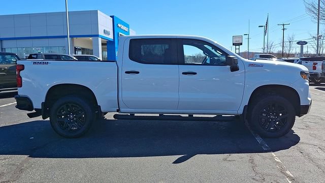 Certified 2025 Chevrolet Silverado 1500 Custom Trail Boss w/ Turbomax Blackout Package AWD/4WD image 9