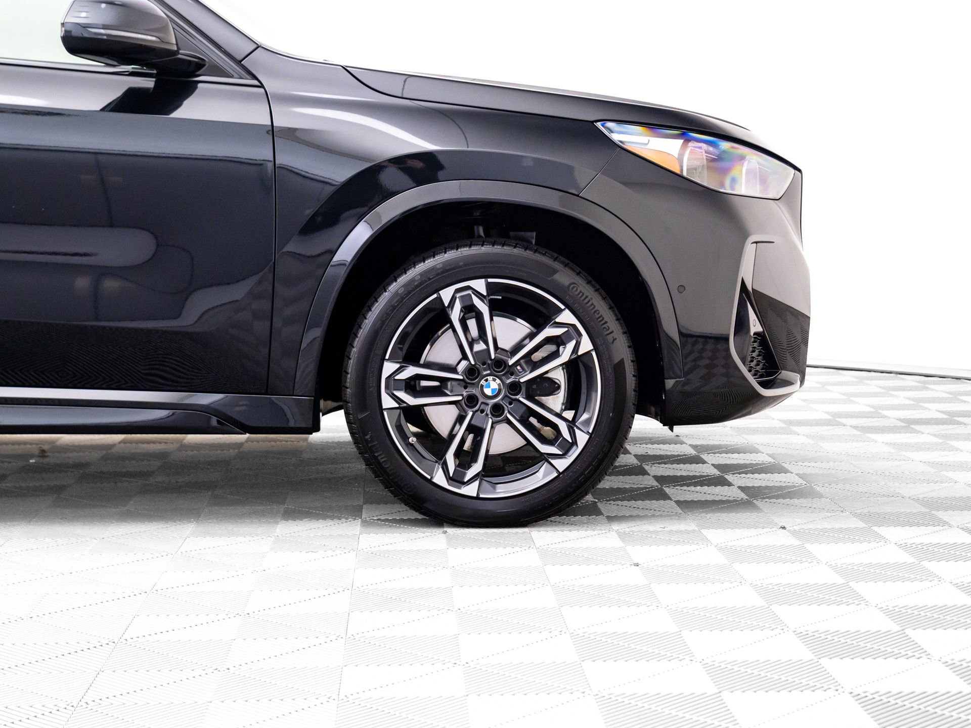 Certified 2025 BMW X1 xDrive28i w/ M Sport Package AWD/4WD image 38