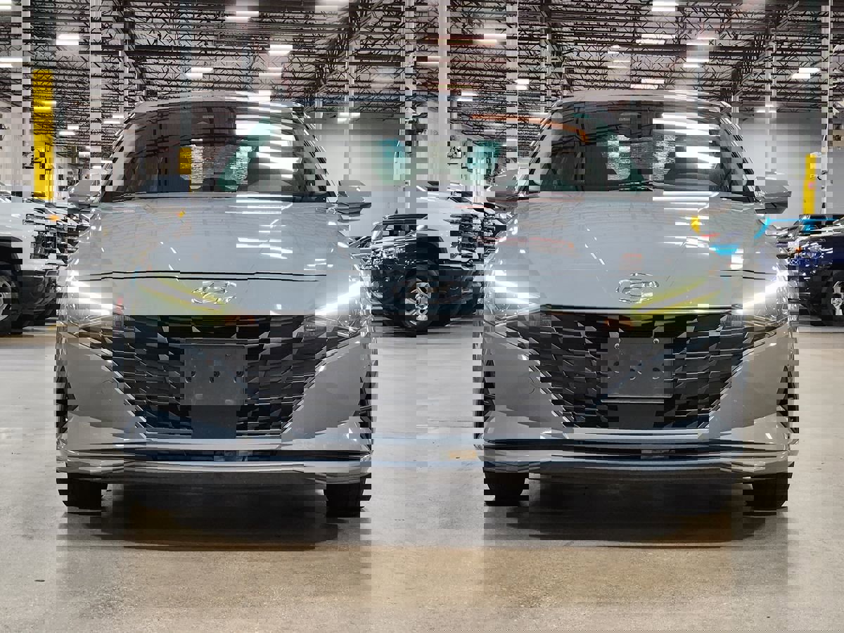 Used 2022 Hyundai Elantra SEL w/ Convenience Package FWD image 2