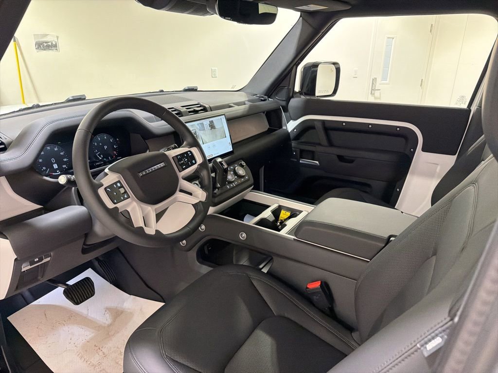 Used 2025 Land Rover Defender 90 X-Dynamic SE AWD/4WD image 10