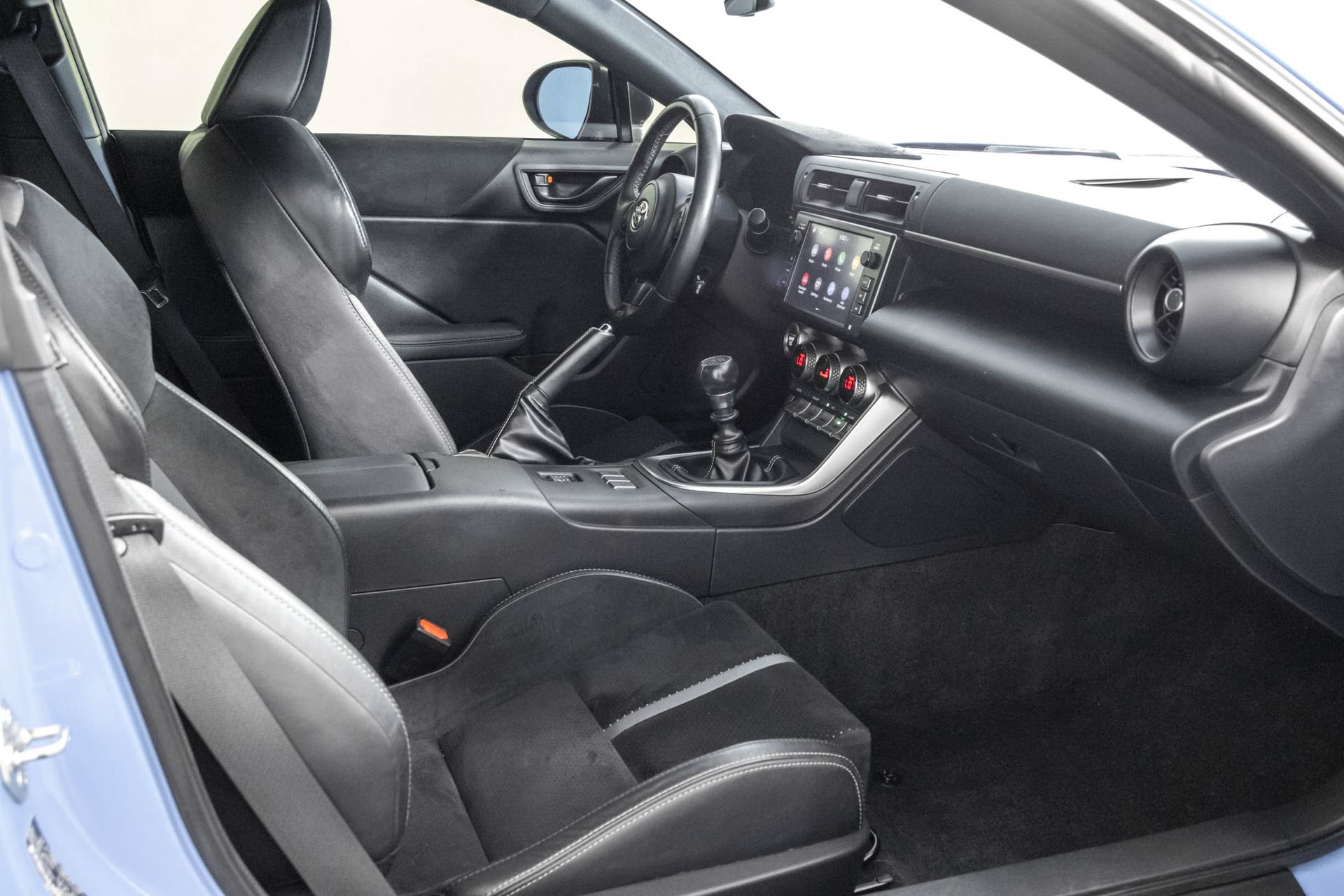 Used 2022 Toyota GR86 Premium w/ ALL Weather Mat Package (TMS) RWD image 35