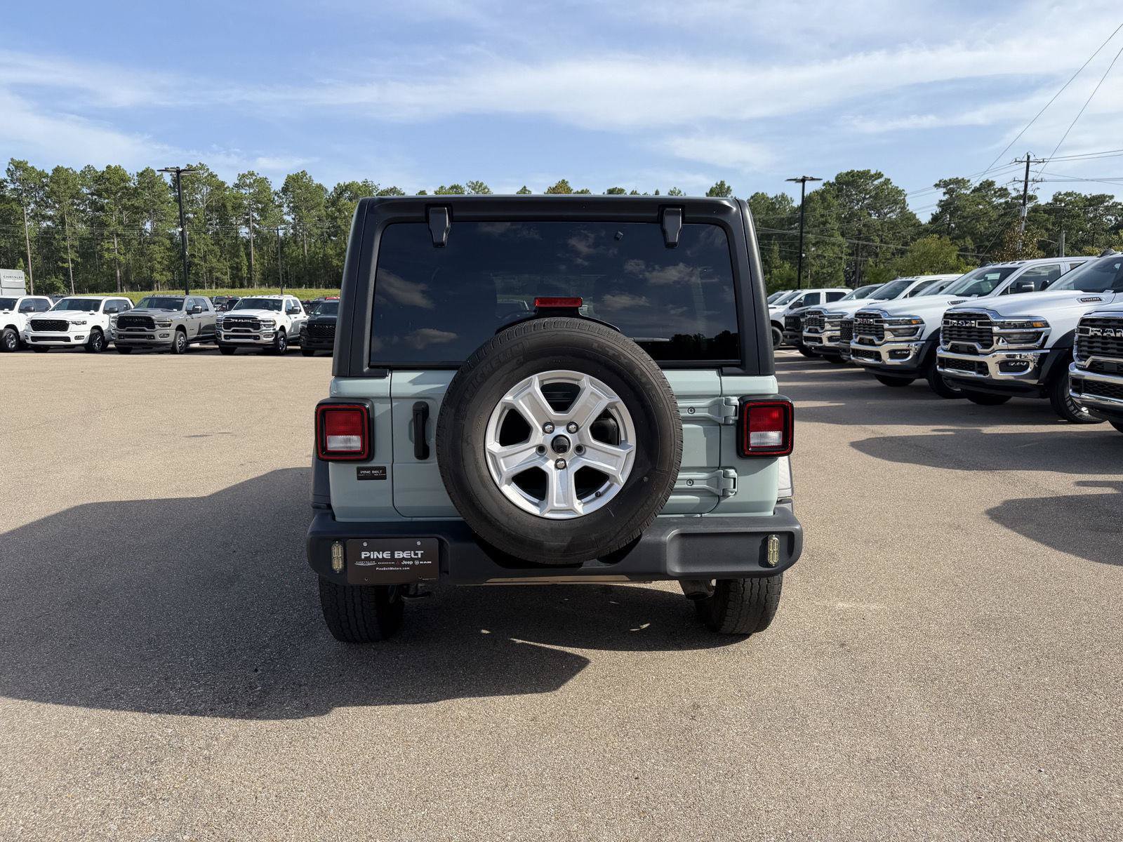 Used 2023 Jeep Wrangler Unlimited Sport AWD/4WD image 5