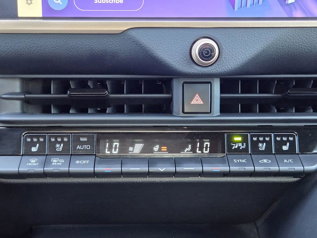 Used 2023 Toyota Crown Limited image 21