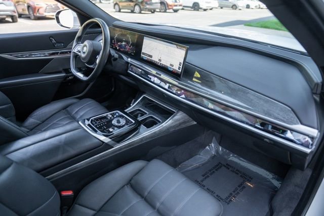 Used 2024 BMW i7 eDrive50 image 24