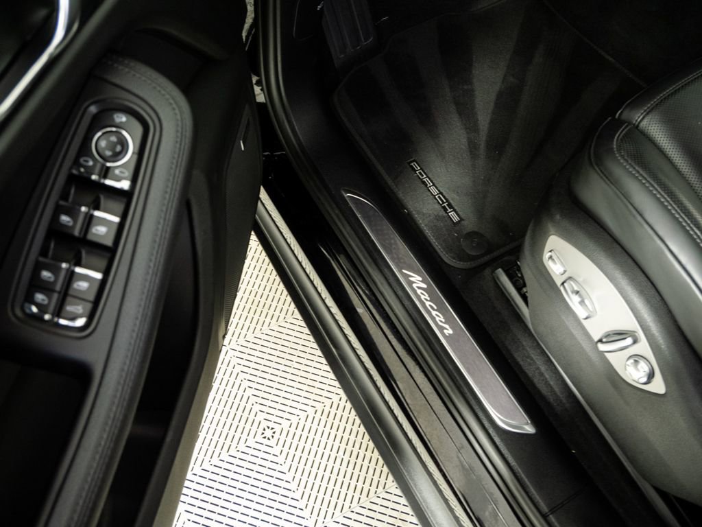 Certified 2024 Porsche Macan Turbo image 8