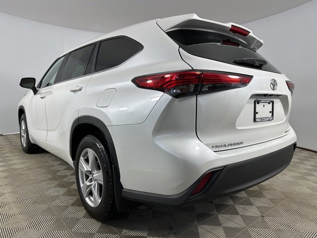 Certified 2023 Toyota Highlander LE image 5
