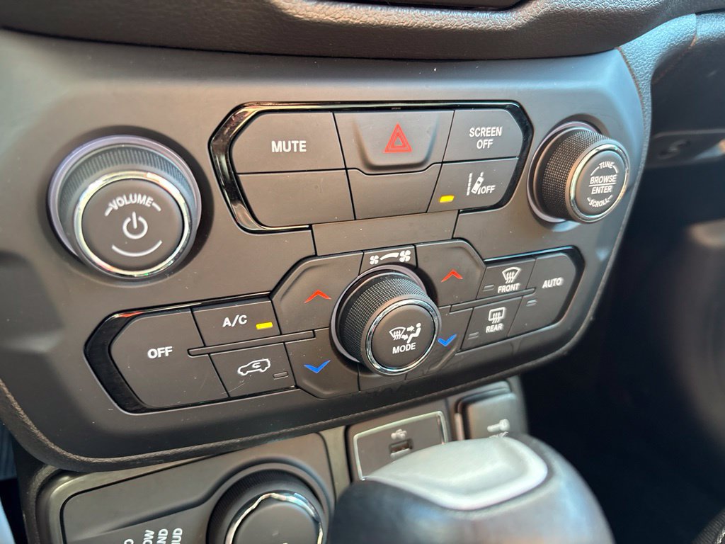 Used 2023 Jeep Renegade Latitude AWD/4WD image 25