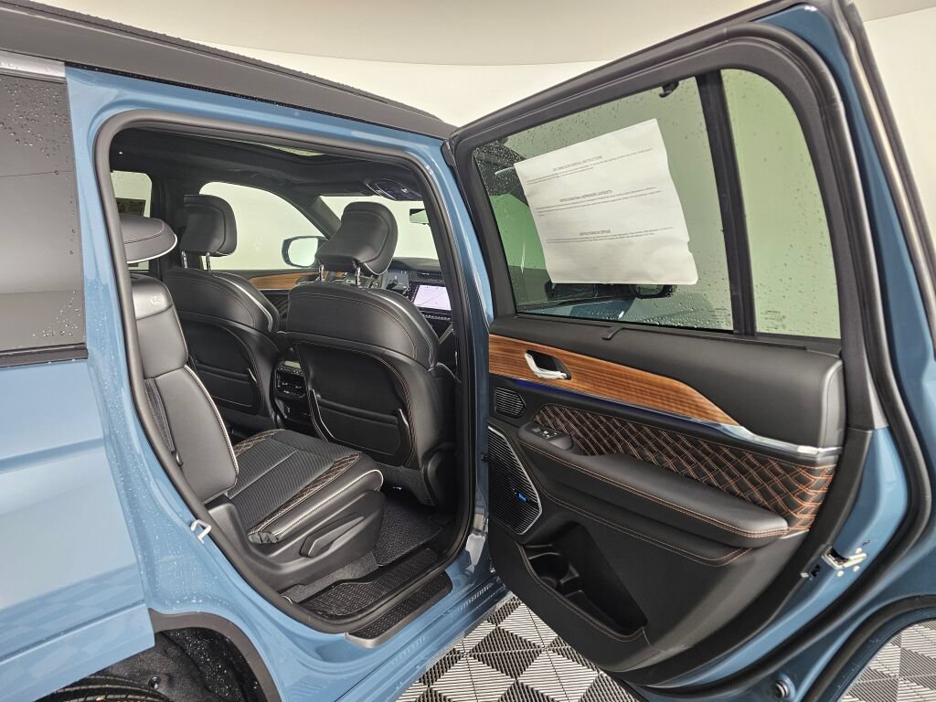 New 2026 Jeep Grand Cherokee L Summit AWD/4WD image 37