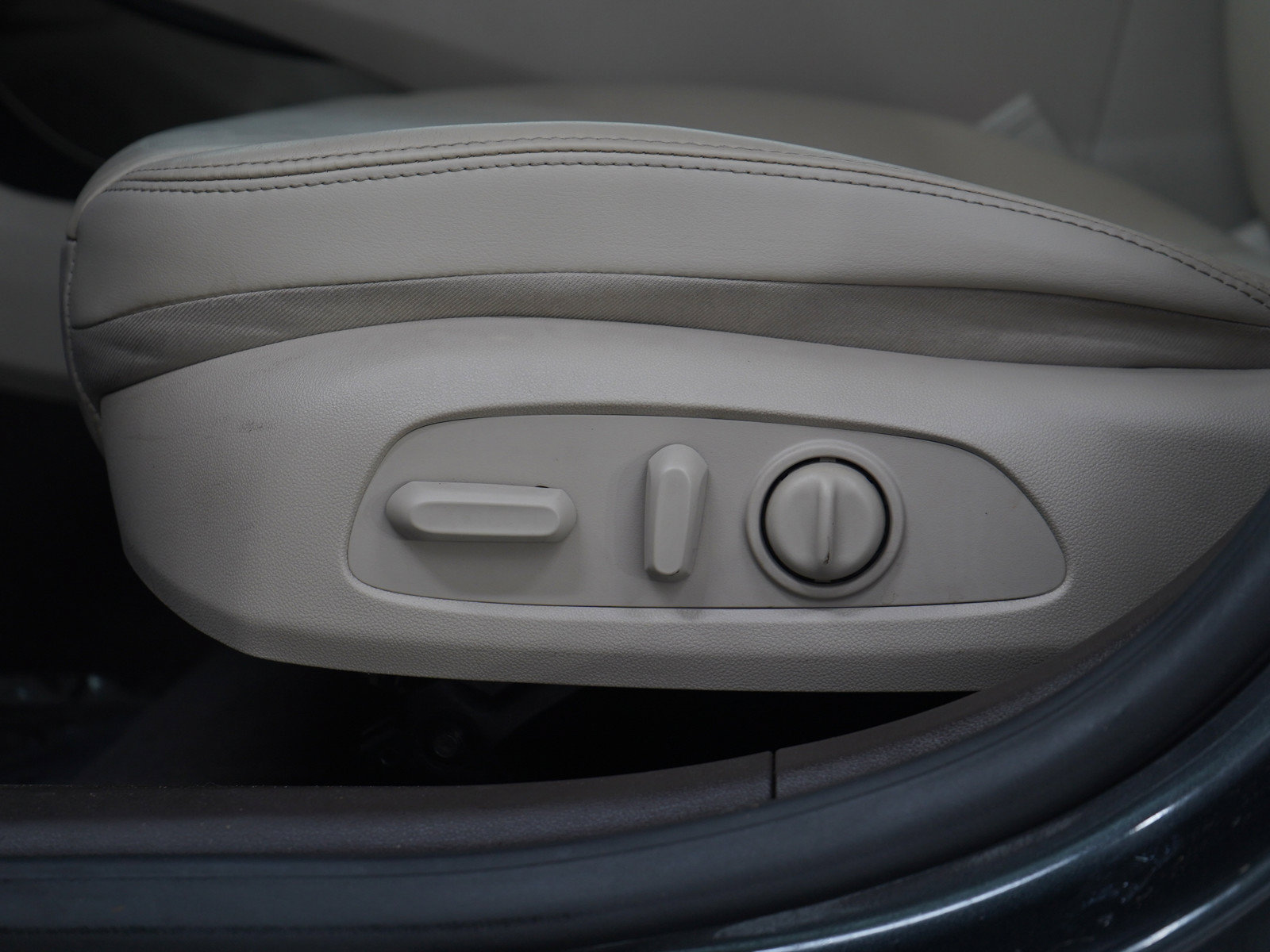 Used 2017 Buick LaCrosse Essence w/ Sun and Shade Package FWD image 21