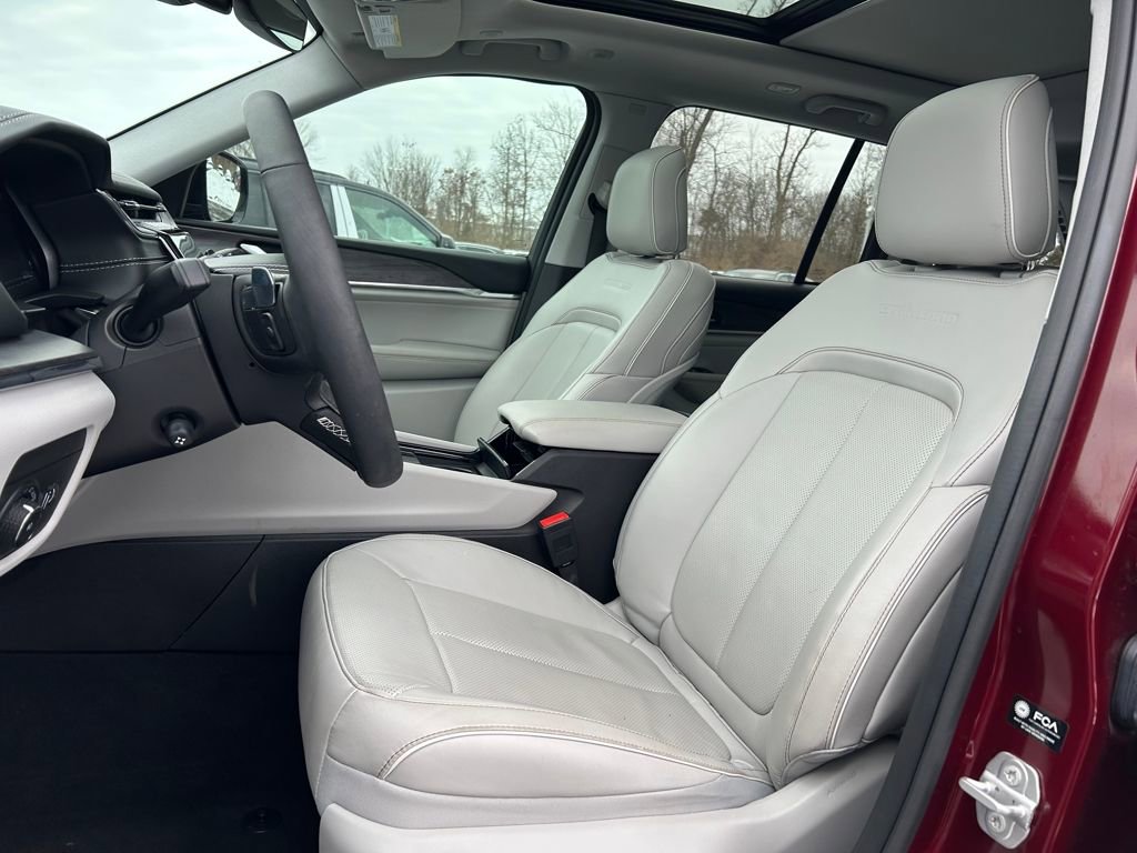 Certified 2023 Jeep Grand Cherokee Overland image 22