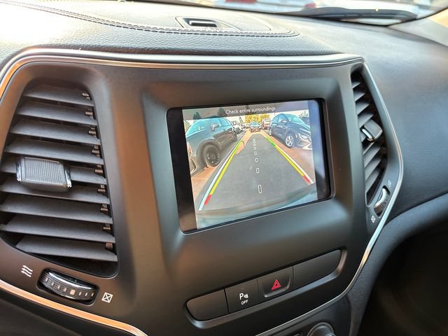 Used 2020 Jeep Cherokee Latitude Plus w/ Comfort/Convenience Group AWD/4WD image 21