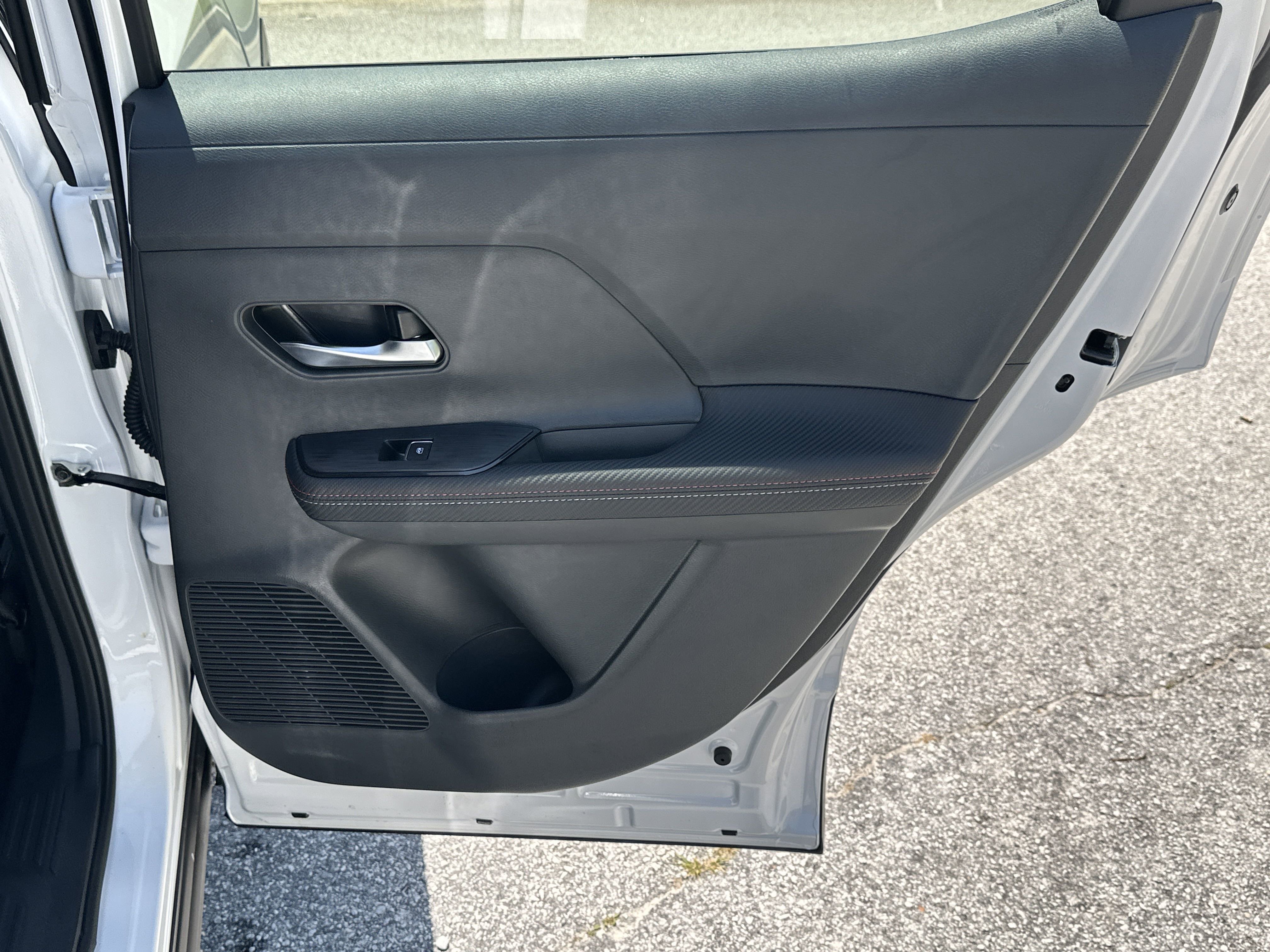 New 2025 Nissan Kicks SR image 16