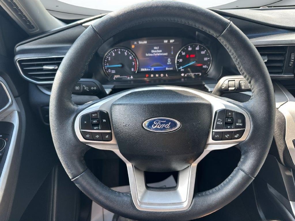 Used 2023 Ford Explorer XLT w/ Equipment Group 202A RWD image 8