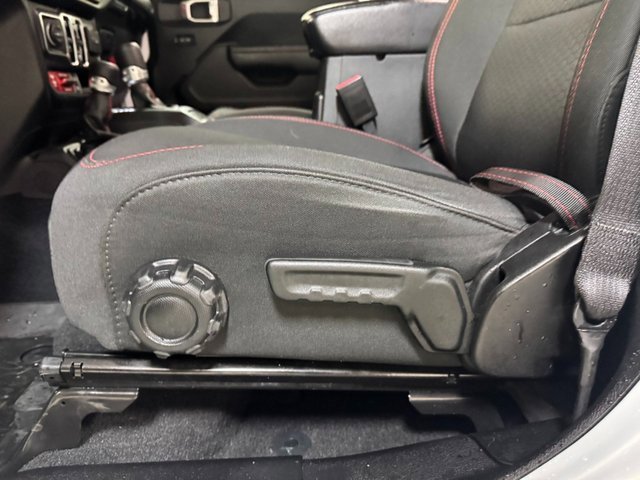 Used 2022 Jeep Gladiator Rubicon w/ Cold Weather Group image 16