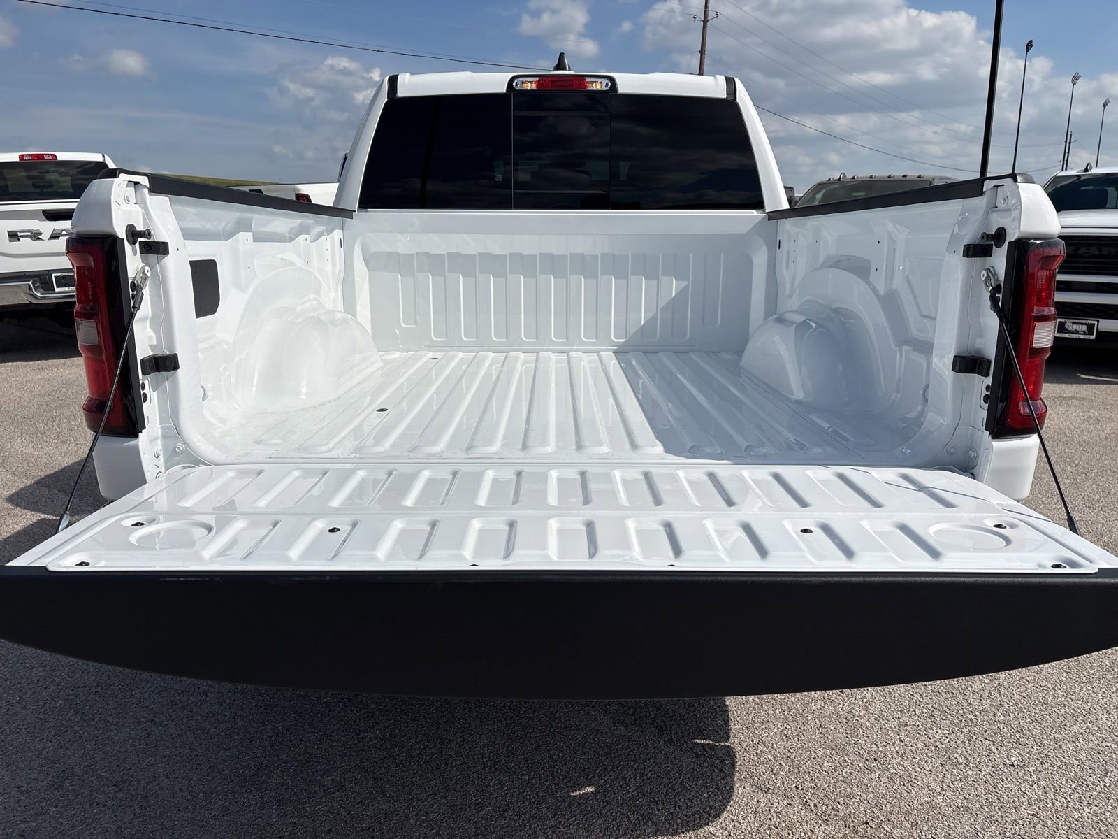 Used 2026 RAM 1500 Laramie w/ Night Edition image 33