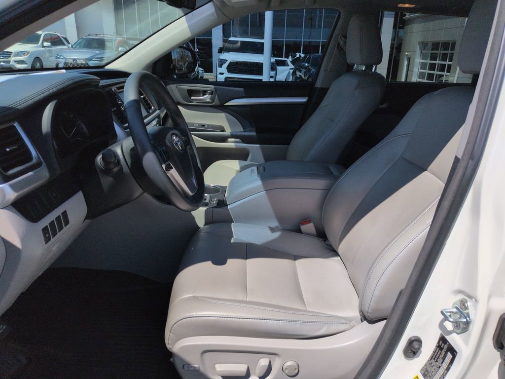 Used 2016 Toyota Highlander XLE w/ Protection Package #3 image 9