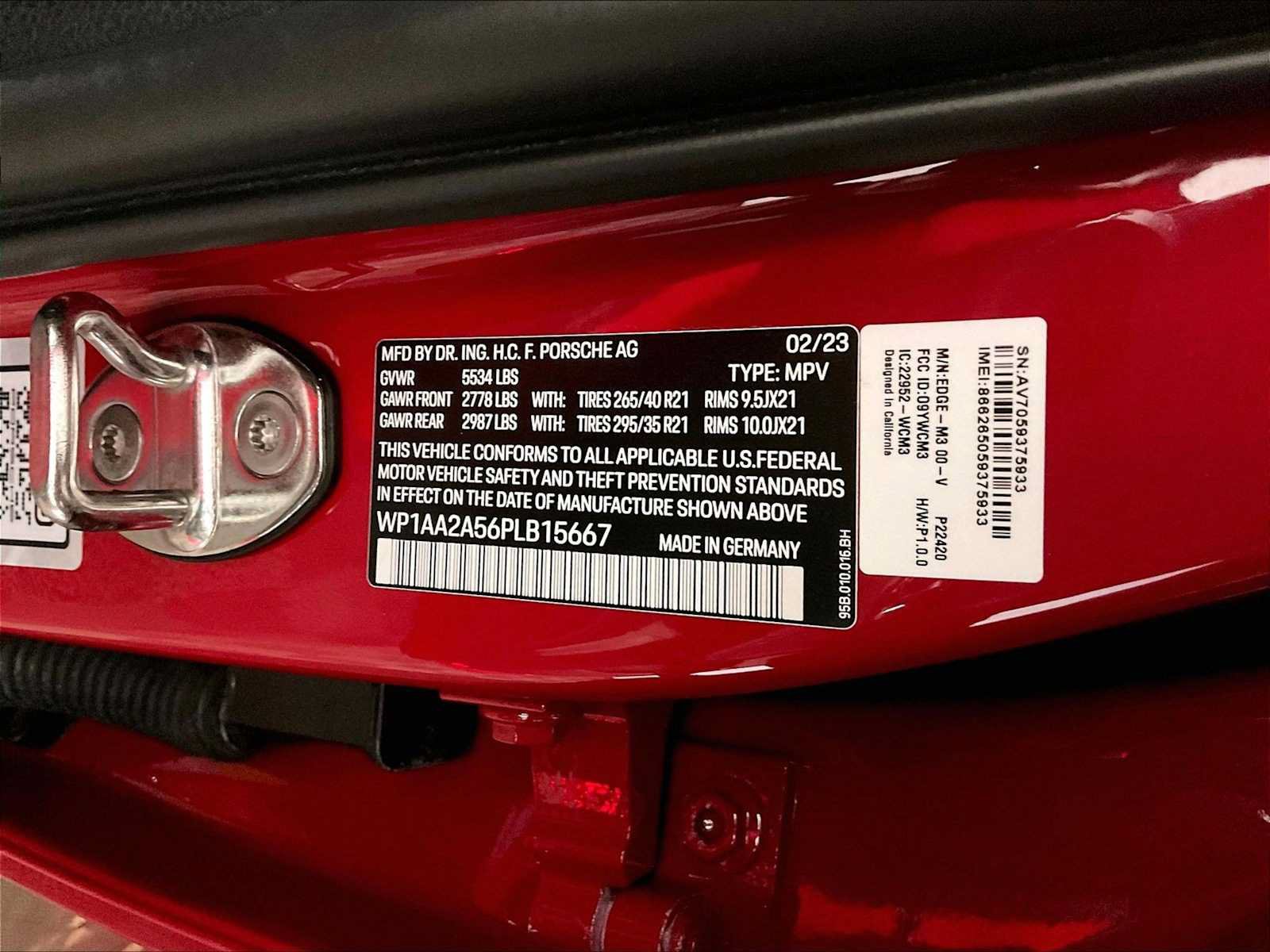 Certified 2023 Porsche Macan AWD/4WD image 36