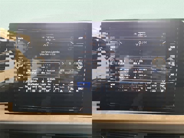 Used 2025 Volkswagen Jetta SE image 23