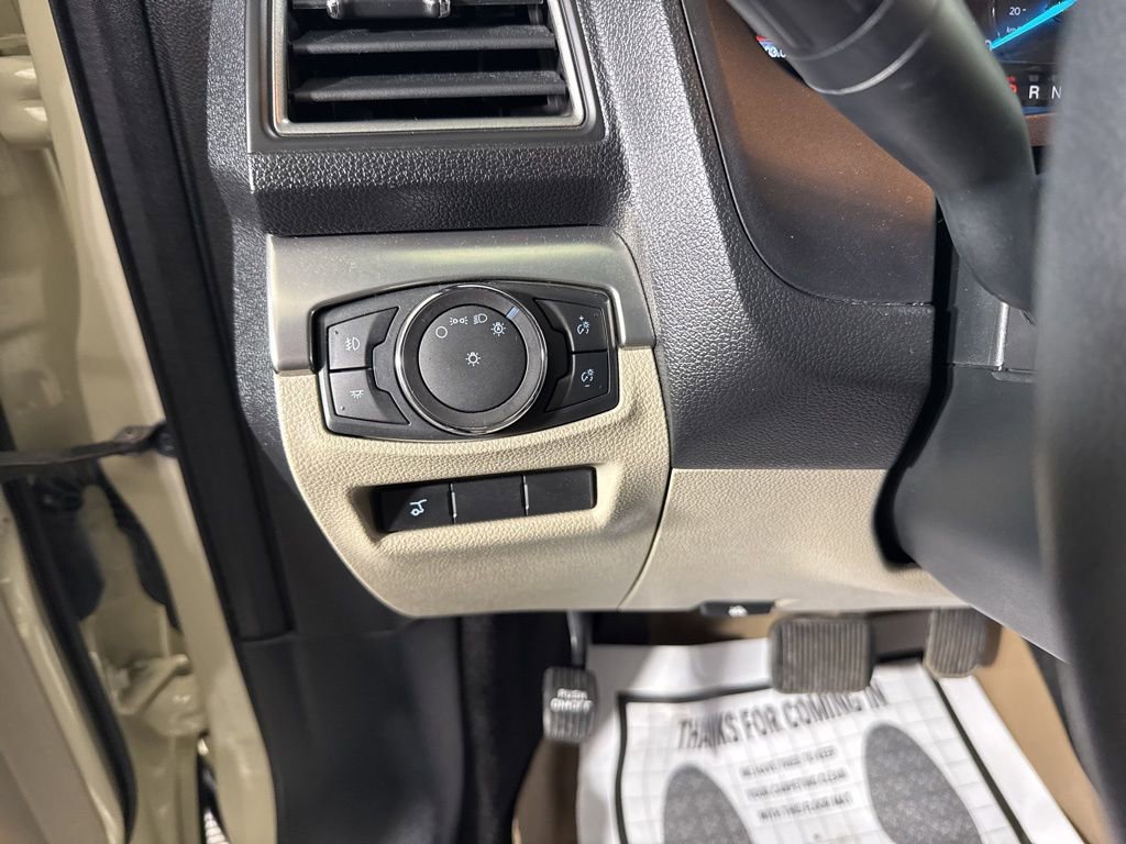 Used 2018 Ford Explorer XLT w/ Equipment Group 202A FWD image 18