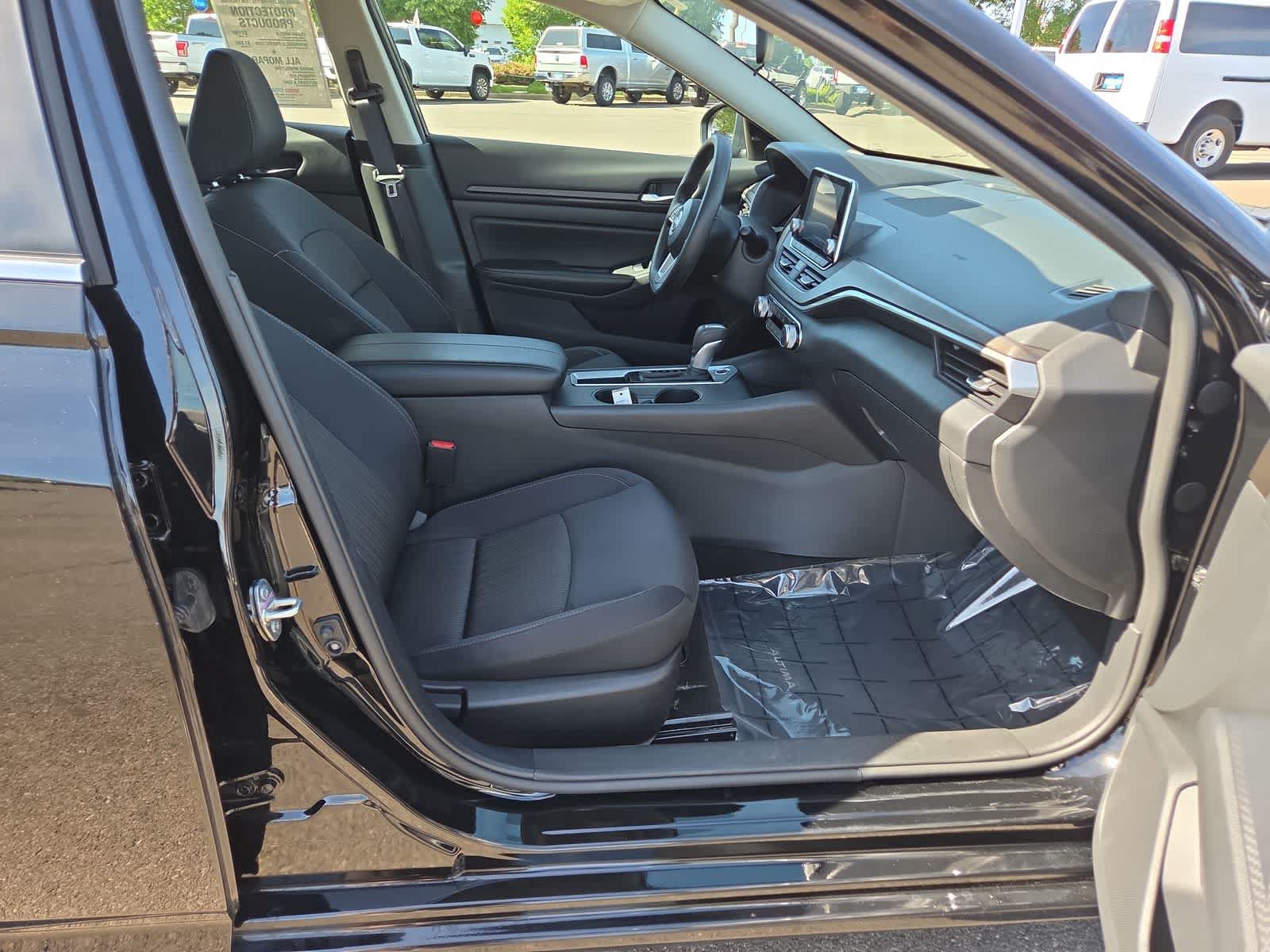 Used 2025 Nissan Altima 2.5 SV FWD image 22