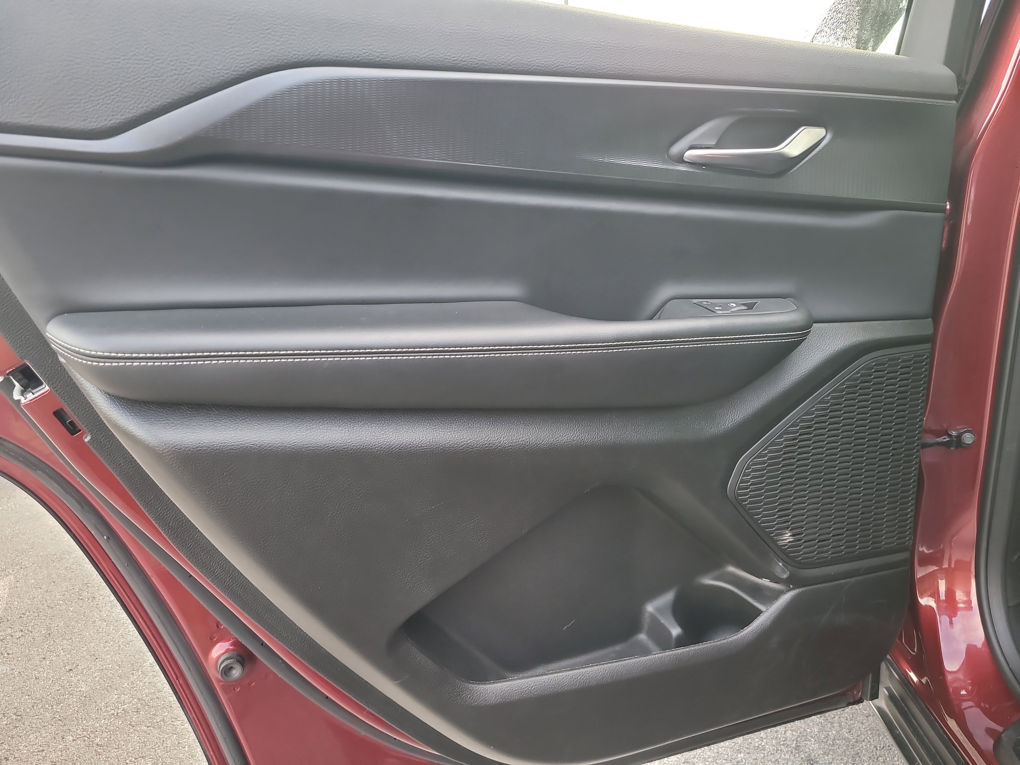 Used 2025 Jeep Grand Cherokee L Altitude image 10