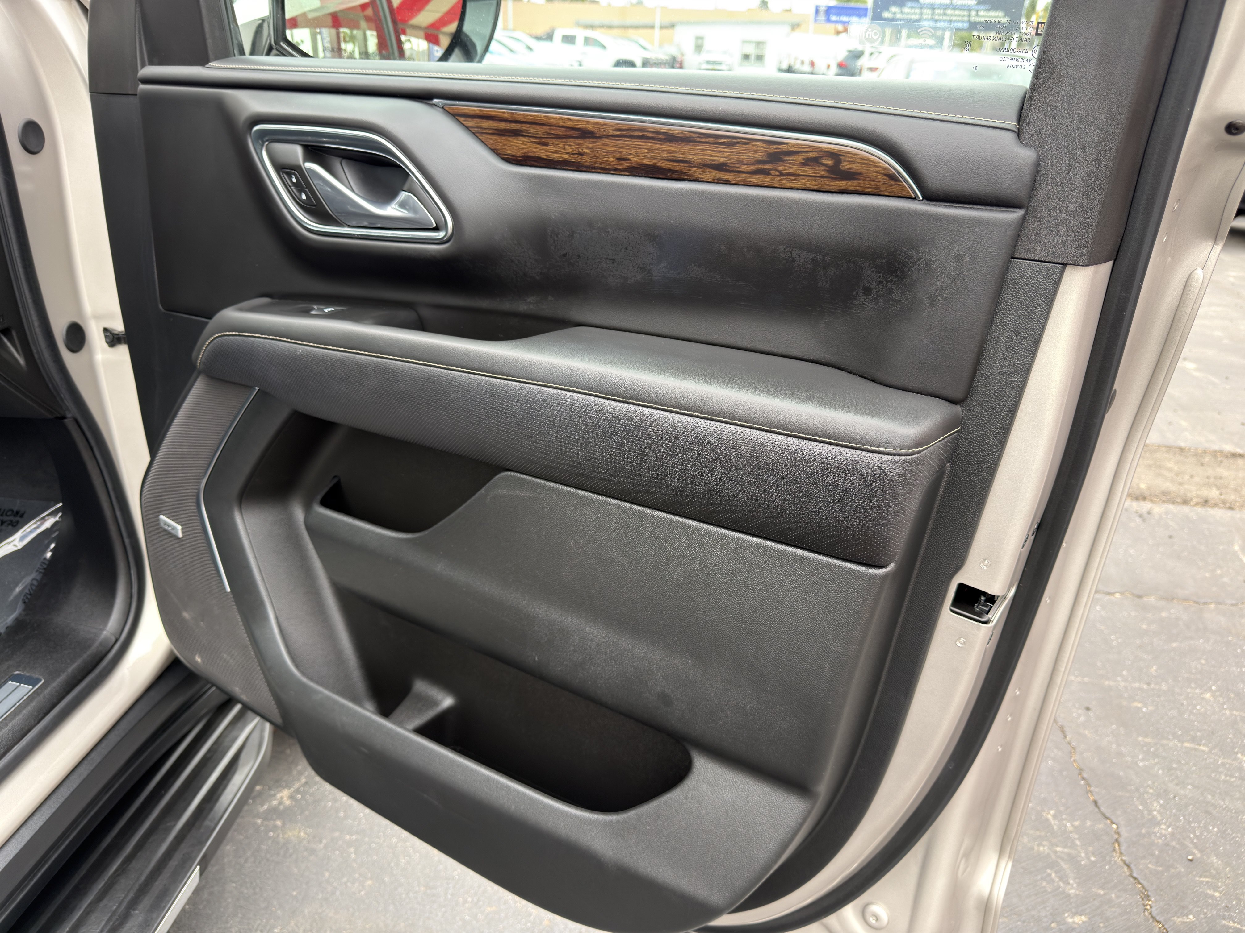 Used 2024 Chevrolet Suburban Premier AWD/4WD image 11