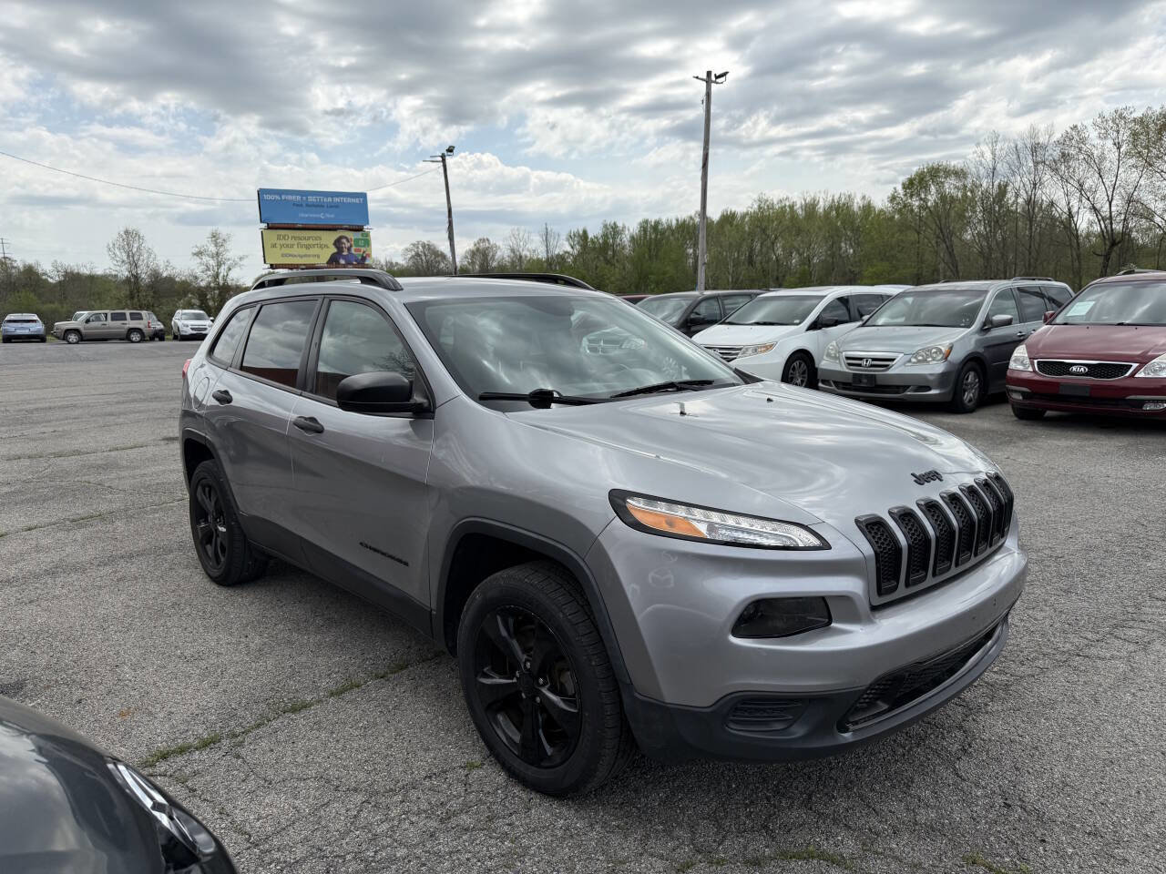 Used 2017 Jeep Cherokee Sport image 5