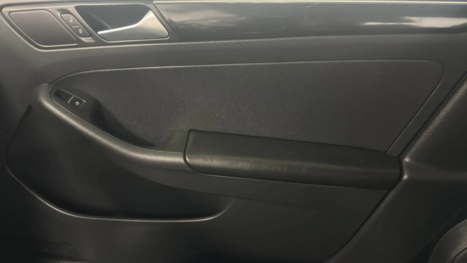 Used 2015 Volkswagen Jetta SEL FWD image 17