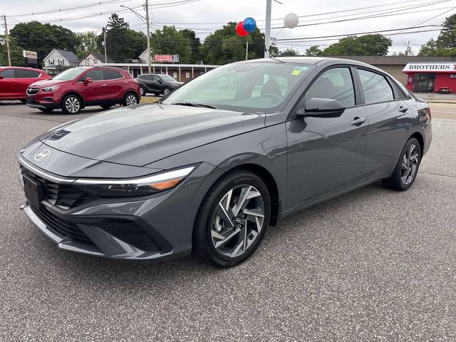 Certified 2025 Hyundai Elantra Sport FWD image 7