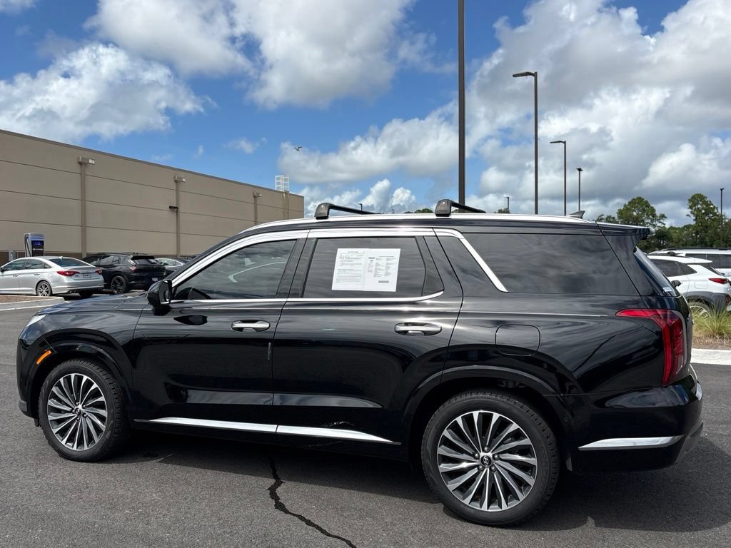 Used 2023 Hyundai Palisade Calligraphy w/ Cargo Package FWD image 2