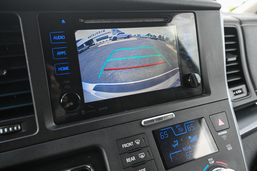 Used 2017 Toyota Sienna SE FWD image 38