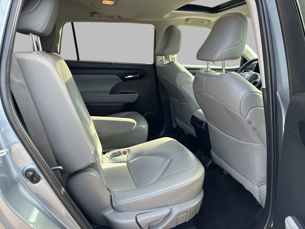 Used 2024 Toyota Highlander XLE image 10