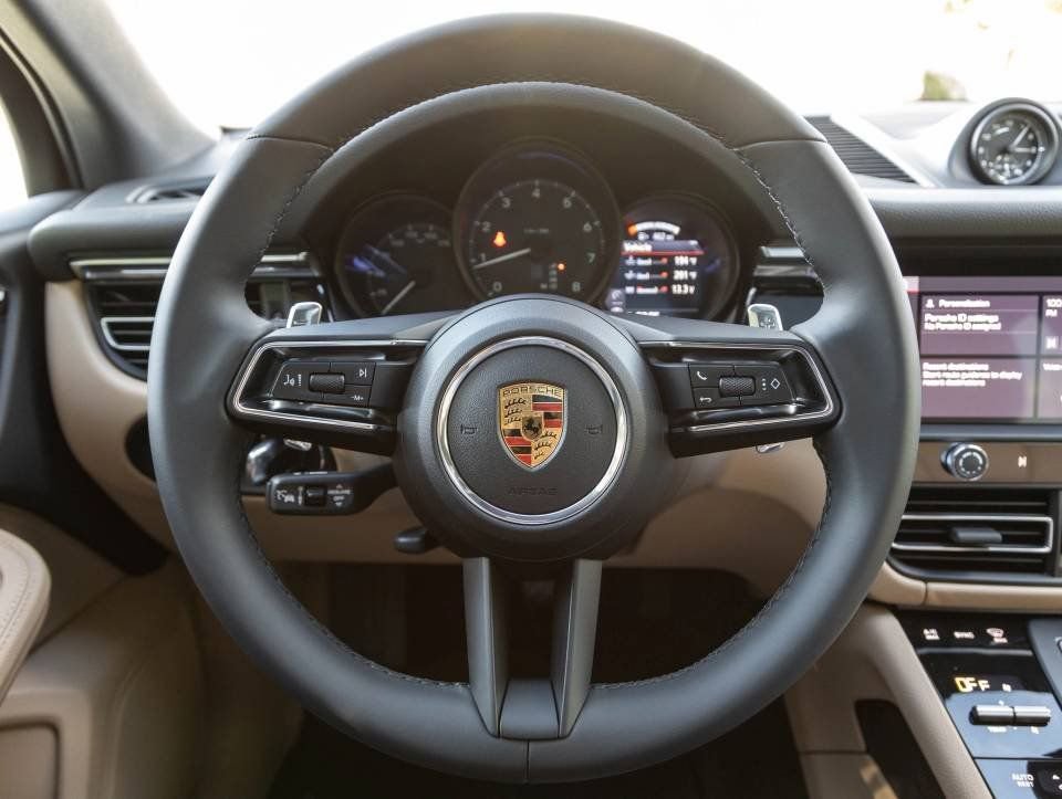 Certified 2026 Porsche Macan image 13