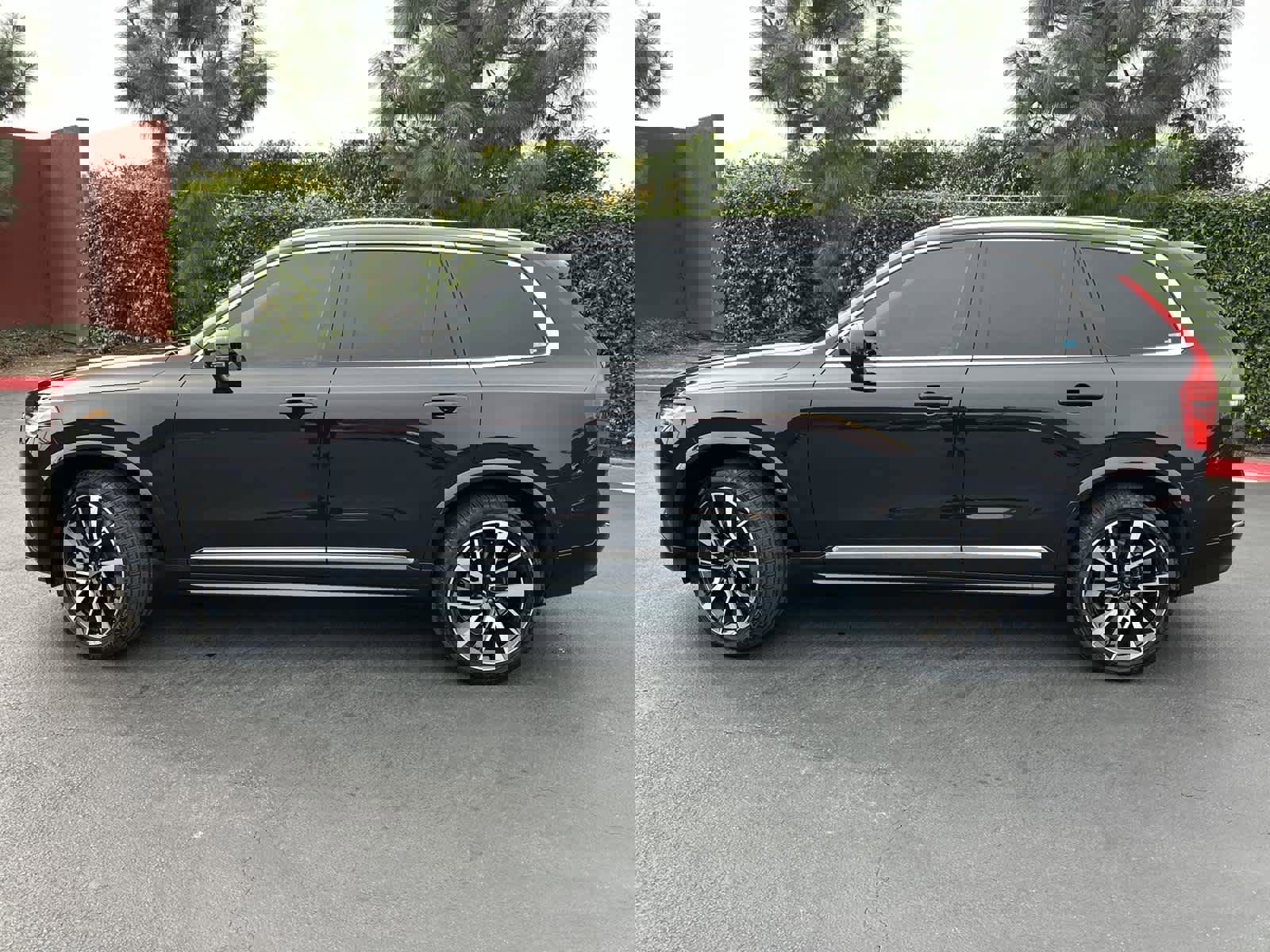 Used 2025 Volvo XC90 B6 Plus w/ Protection Package Premier image 3