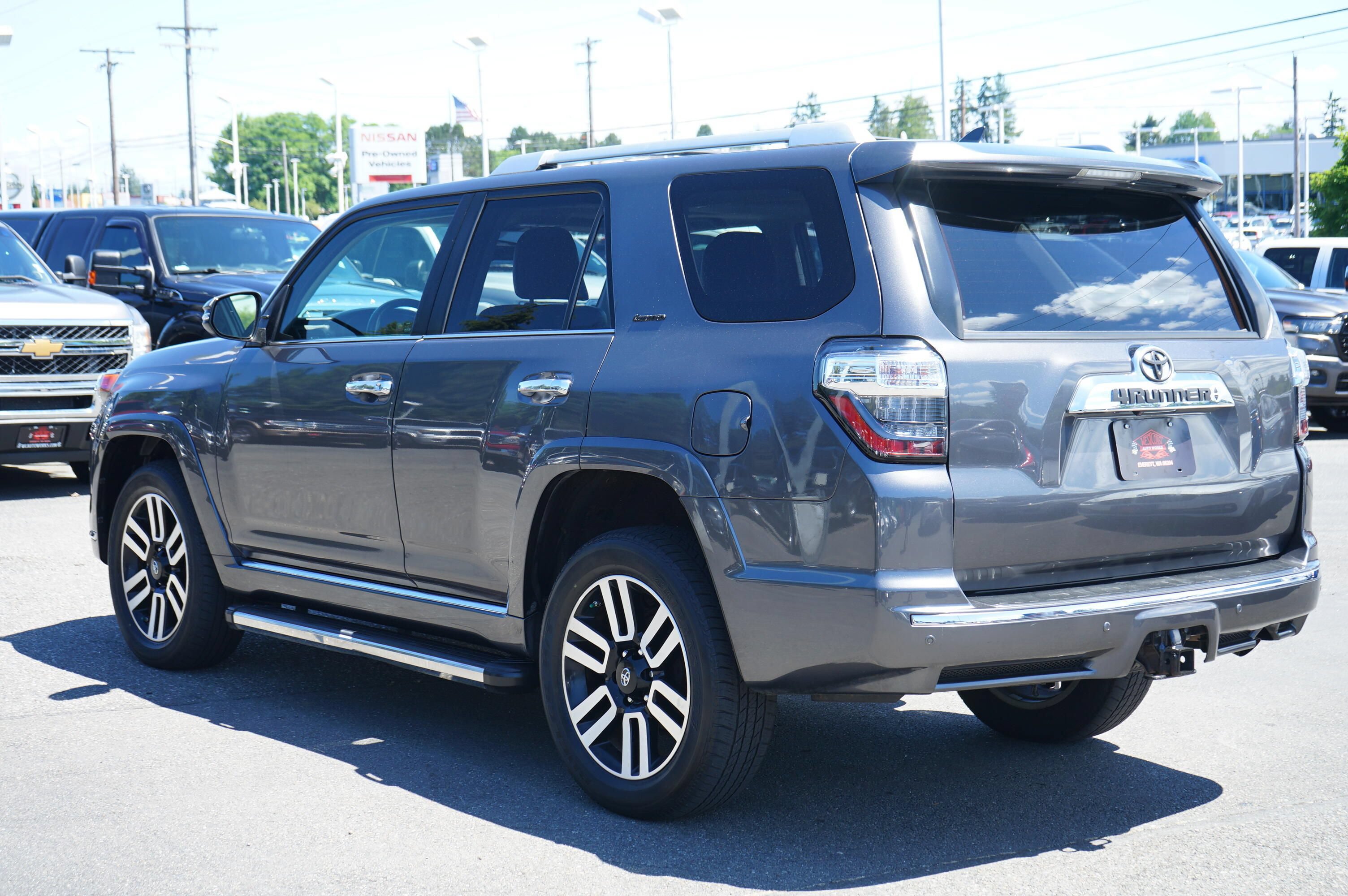 Used 2015 Toyota 4Runner Limited AWD/4WD image 3