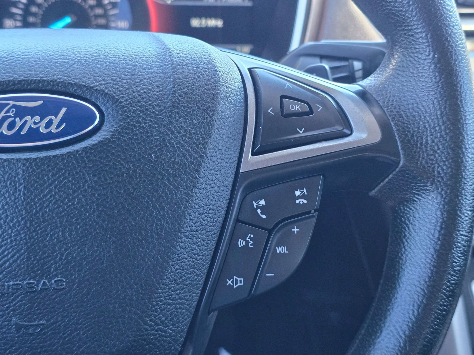 Used 2017 Ford Fusion SE w/ Fusion SE Technology Package FWD image 27