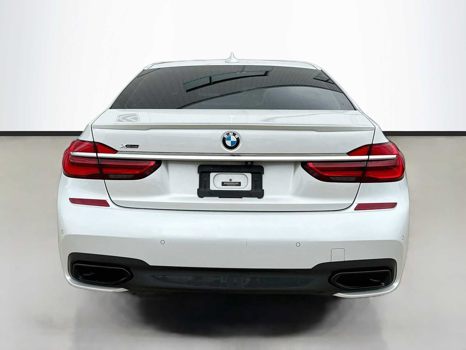 Used 2017 BMW 740i xDrive AWD/4WD image 4