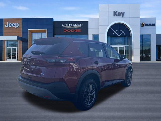 Used 2023 Nissan Rogue S AWD/4WD image 5