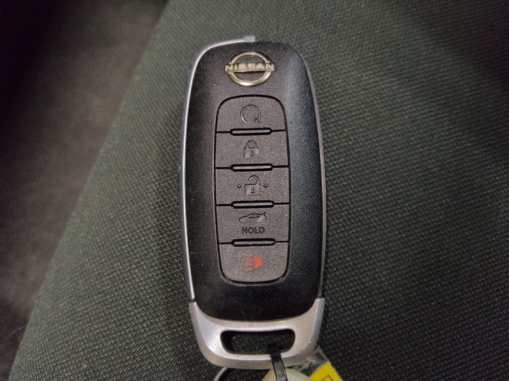 Used 2025 Nissan Versa SR FWD image 32