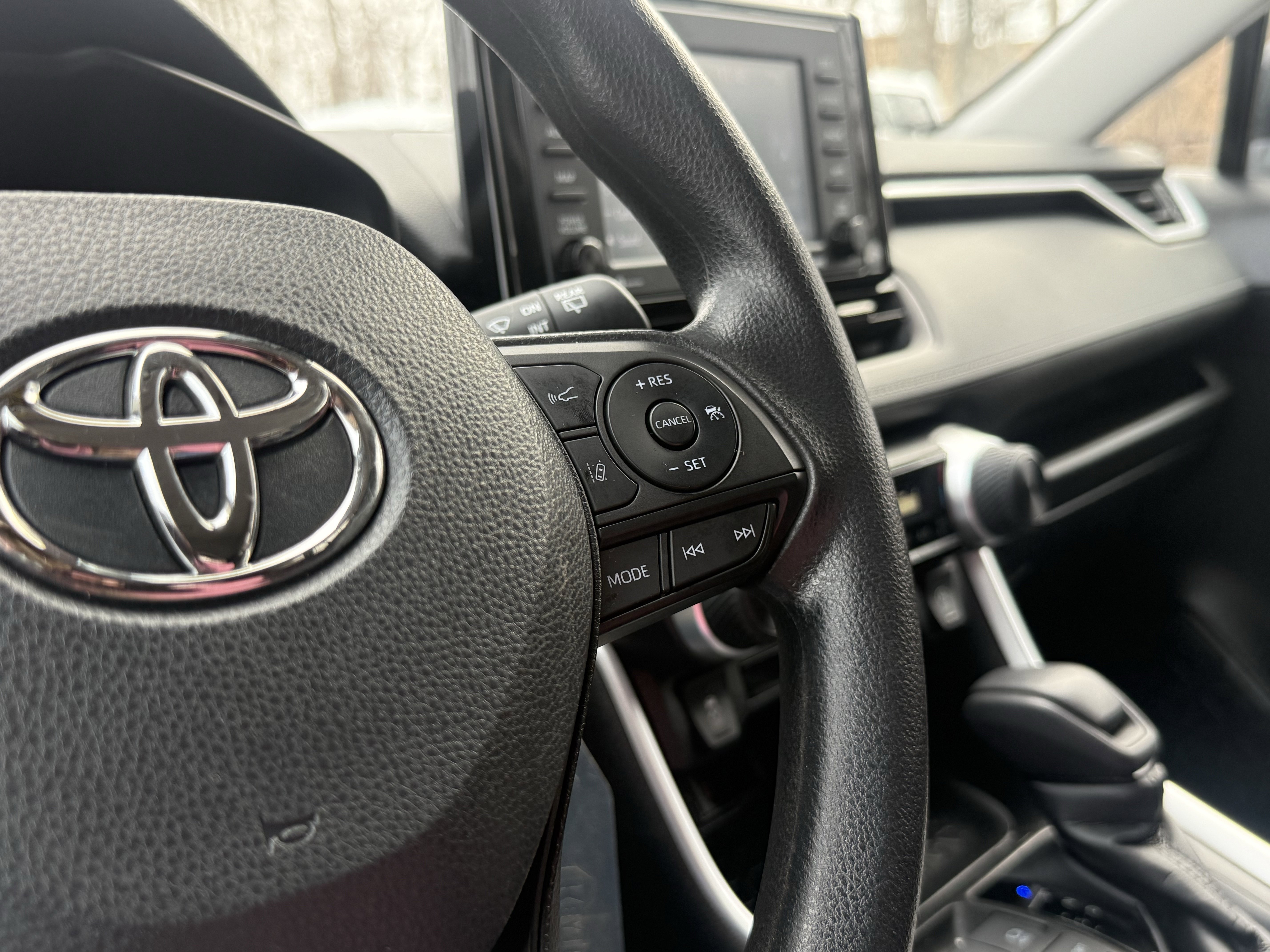 Used 2022 Toyota RAV4 LE image 15